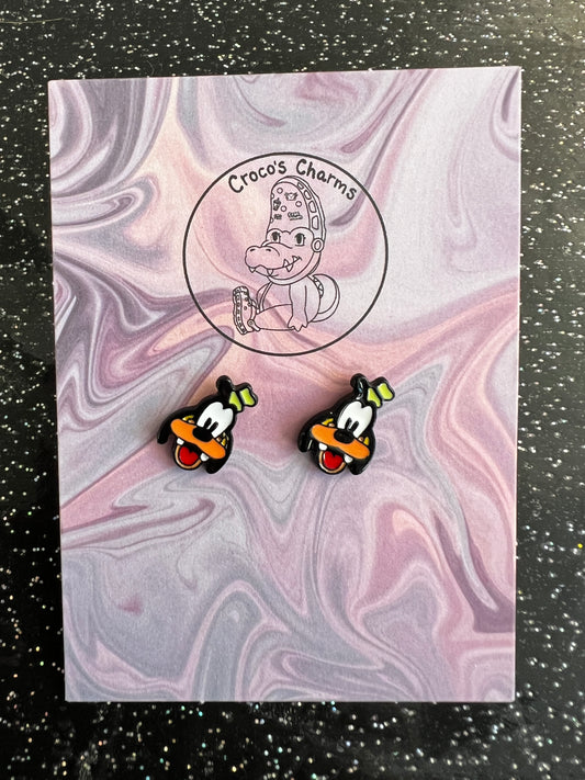 Goofy pair of earrings