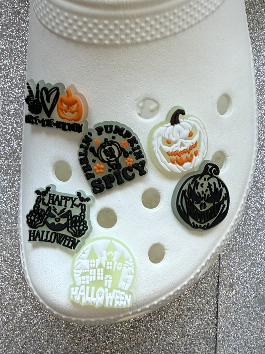 Glow in the dark halloween shoe charms - pumpkin