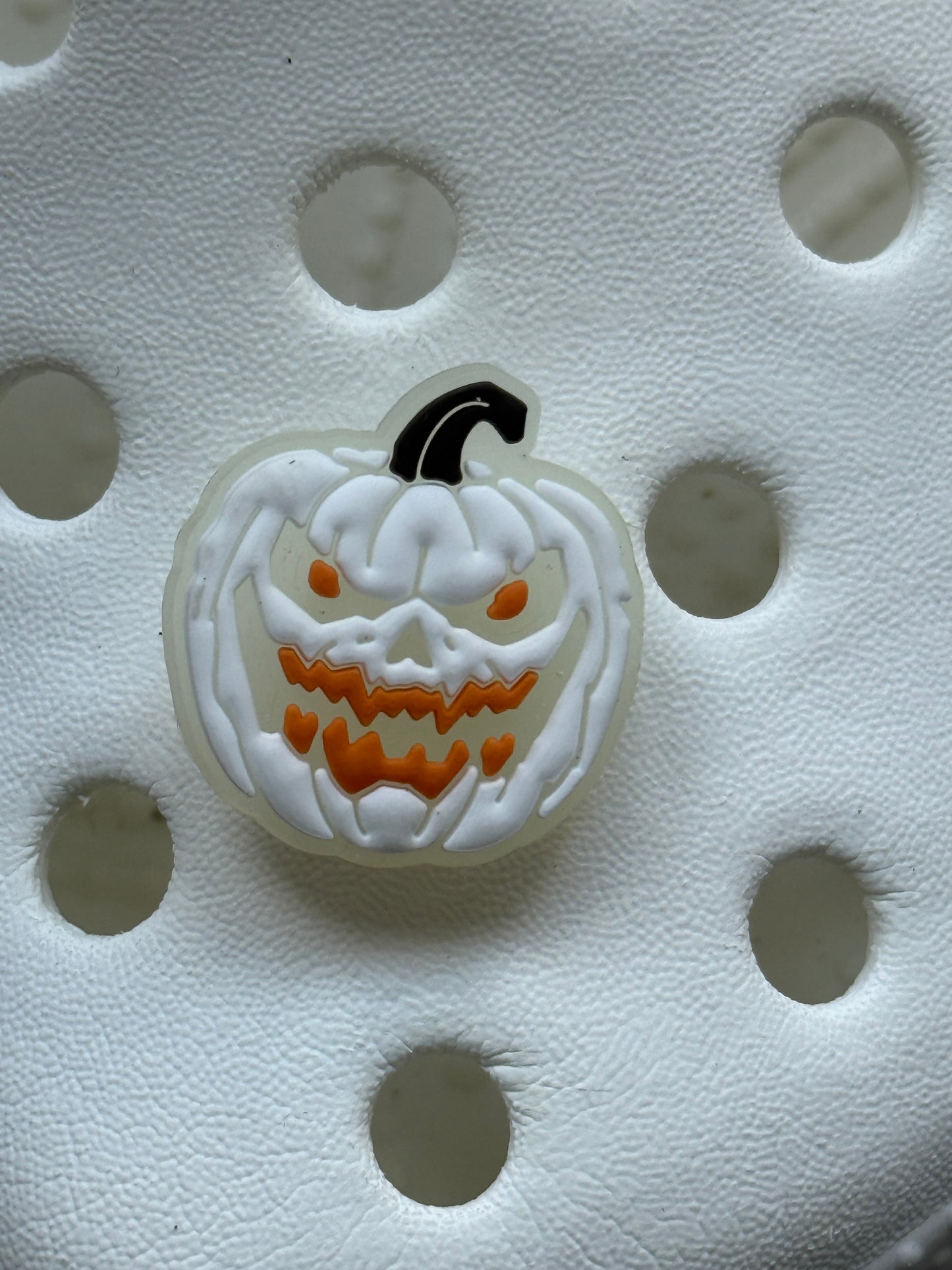 Glow in the dark halloween shoe charms - pumpkin