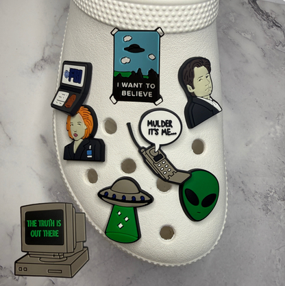 X files shoe charm collection - mulder its me, UFO